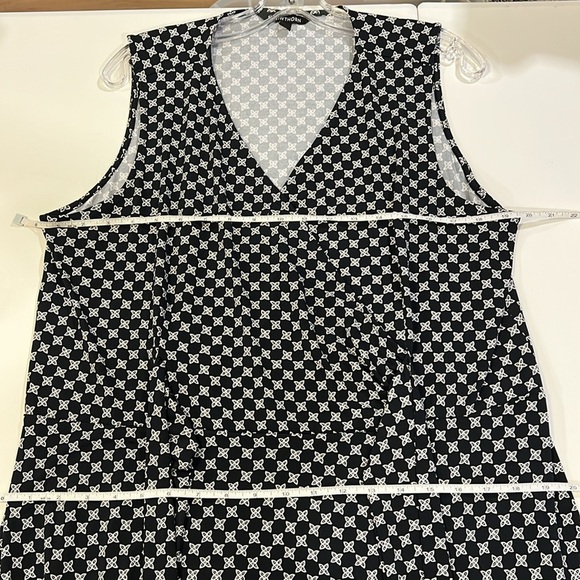 41 Hawthorn - 2x, black/white faux wrap dress, geometric pattern - Picture 8 of 8